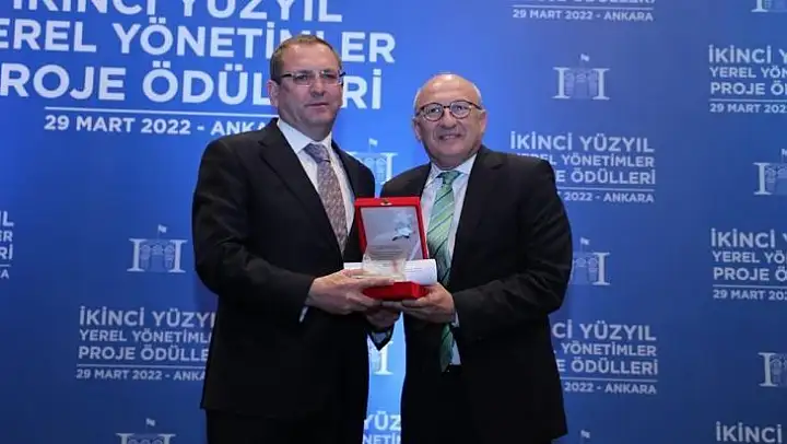 Ayvalık Belediyesi'ne çifte ödül