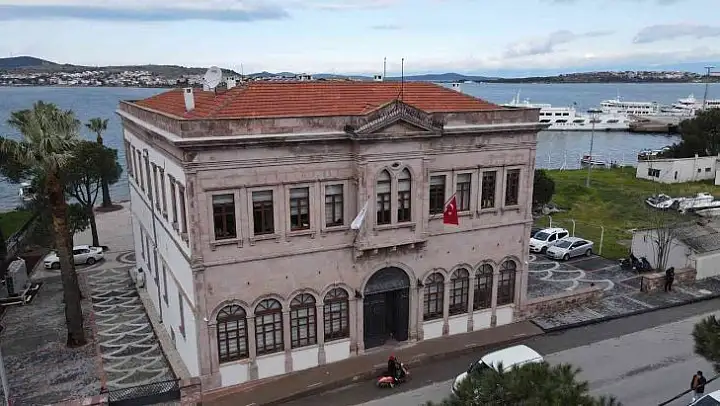 Ayvalık Belediyesi tarihi binada hizmet vermeye başladı