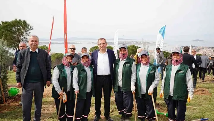Ayvalık'ta 22 dönüme 2022 fidan...