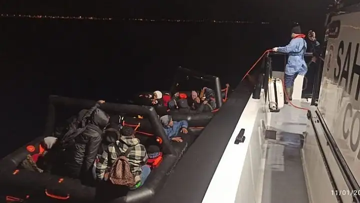 Ayvalık'ta 28 göçmen kurtarıldı