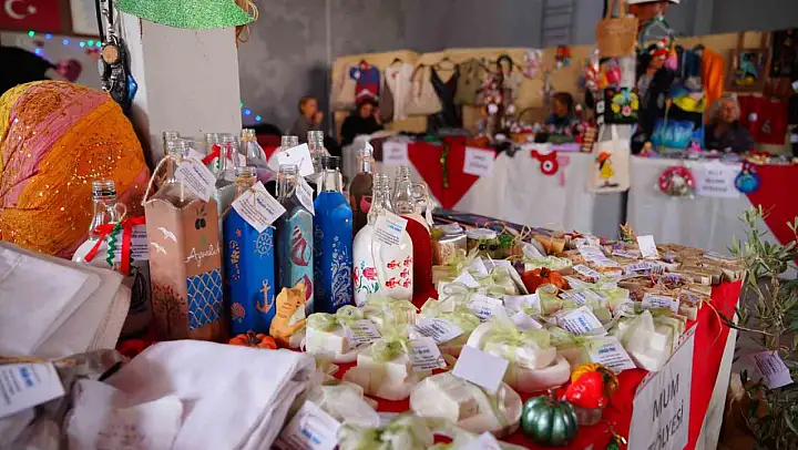 Ayvalık'ta annelere en anlamlı hediyeler mahalle evlerinden