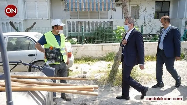 Ayvalık'ta asfalt çalışmaları sokağa çıkma yasaklarına rağmen sürdü
