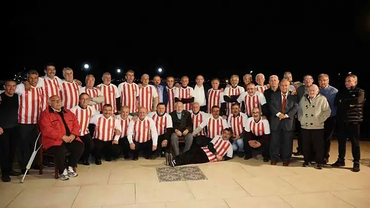 Ayvalık'ta Ergün Tekincan' saygı gecesinde efsane futbolcular buluştu