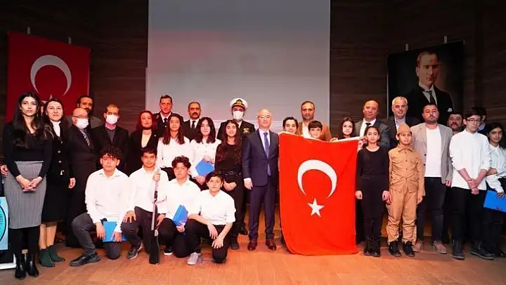 Ayvalık'ta İstiklal Marşı'nın kabul edilişinin 101. yıl coşkusu