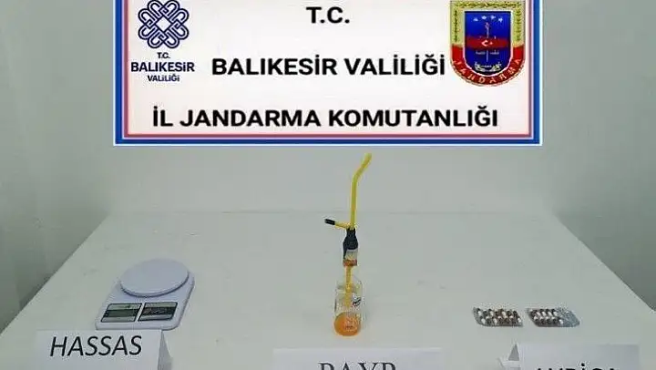 Ayvalık'ta jandarmadan uyuşturucu hap operasyonu