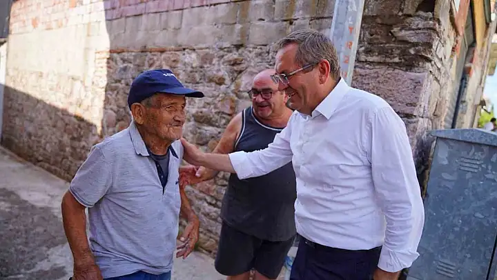 Ayvalık'ta Mesut Ergin'den gece gündüz sokak buluşmaları