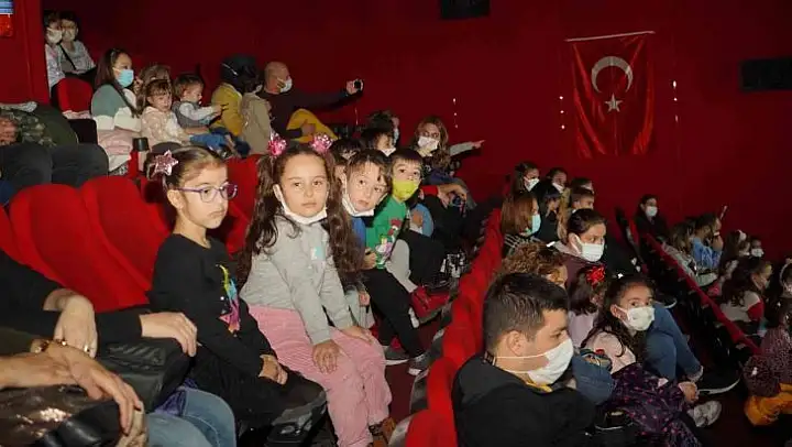 Ayvalık'ta öğrenciler sömestre tatilinde tiyatroya doyacak