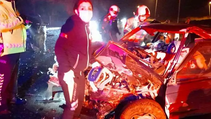 Ayvalık'ta trafik kazası 4 yaralı