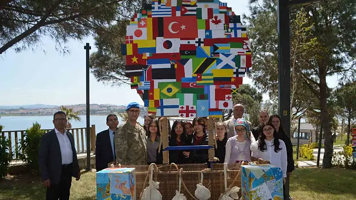 Ayvalık'ta Turizm Haftası turizm öğrencilerinin etkinlikleriyle kutlandı