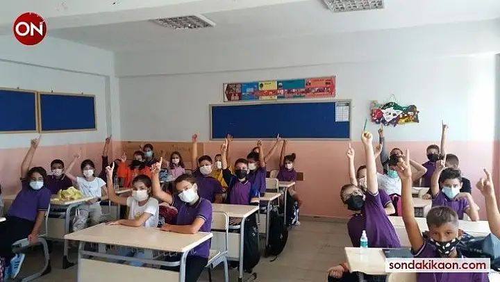 Ayvalık'ta yeni eğitim ve öğretim yılının ilk zili çaldı