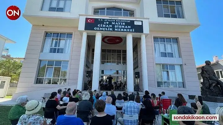 Ayvalık'ta zeytin çekirdeklerinden sezonun ilk konseri