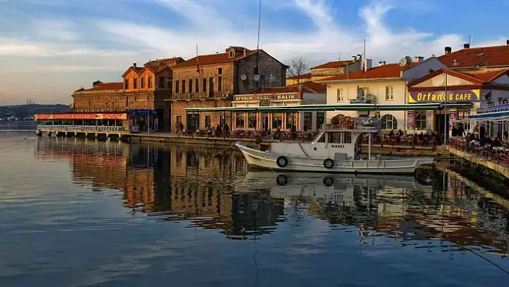 Ayvalık ve Girne kardeş şehir oldu