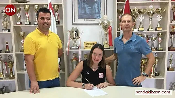Ayvalıkgücü Belediyespor Nidanur'u renklerine bağladı