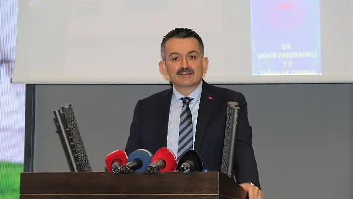 Bakan Pakdemirli, İzmir'de tarım sektörünün temsilcileriyle bir araya geldi