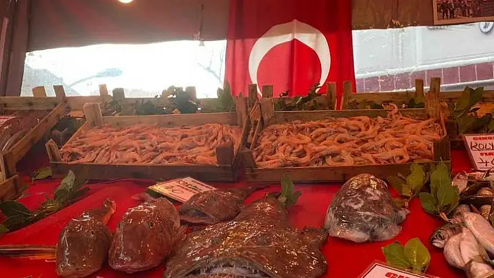Balık tezgahlarında hamsi sıkıntısı