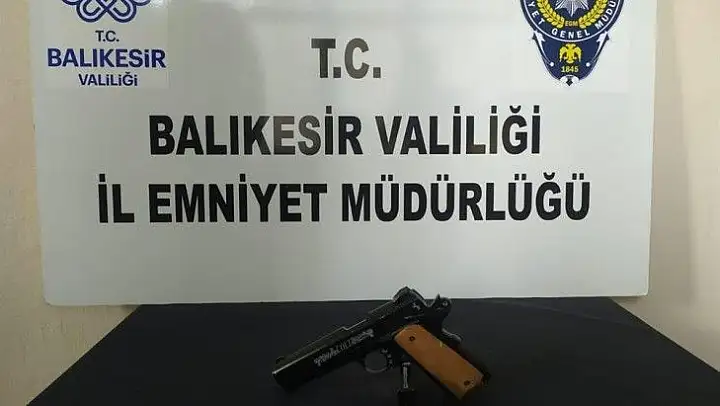 Balıkesir'de 12 aranan şahıs yakalandı