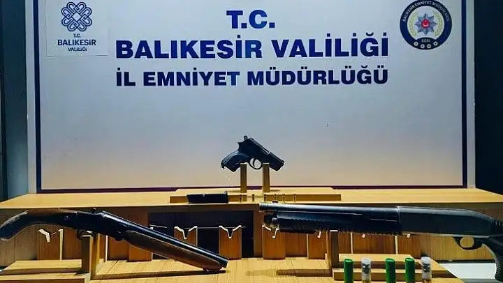Balıkesir'de 12 aranan şahıs yakalandı