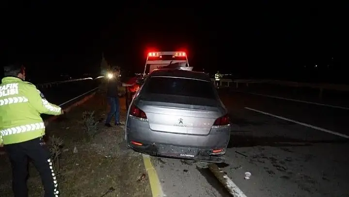 Balıkesir'de 3 aracın karıştığı kazada 3 kişi yaralandı