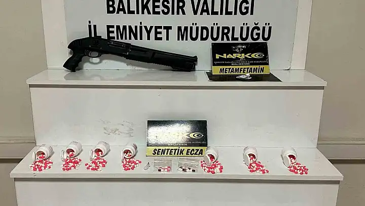 Balıkesir'de 833 adet sentetik ecza hap ele geçirildi