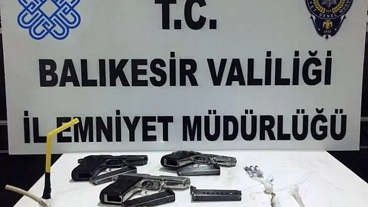 Balıkesir'de 9 aranan şahıs yakalandı