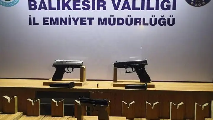 Balıkesir'de aranan 13 şahıs yakalandı
