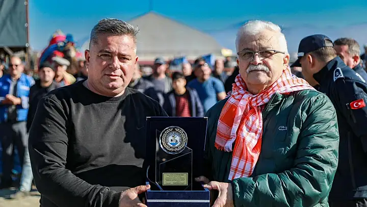 Balıkesir'de deve güreşi heyecanı yaşandı
