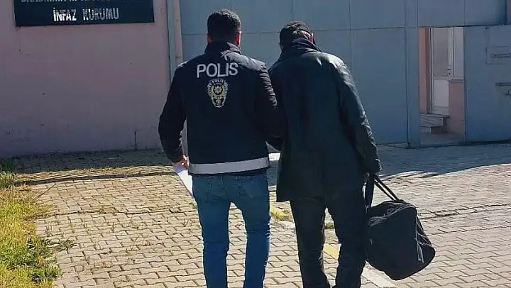 Balıkesir'de dolandırıcılık suçundan aranan şahıs yakalandı