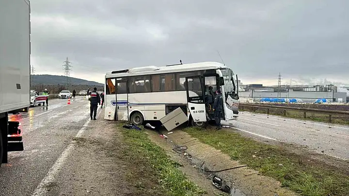 Balıkesir'de işçi servisi kaza yaptı: 4 yaralı