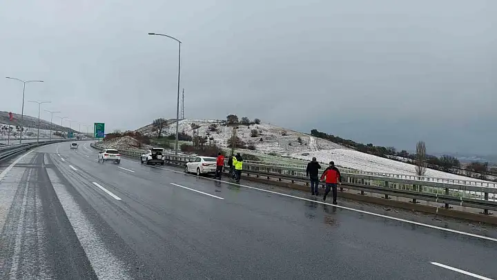 Balıkesir'de İstanbul-İzmir Otoyolu'nda peş peşe kaza: 2 yaralı