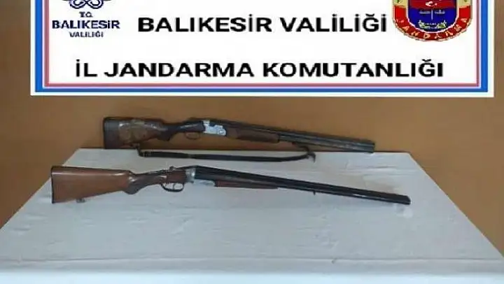 Balıkesir'de jandarma 10 aranan şahsı yakaladı