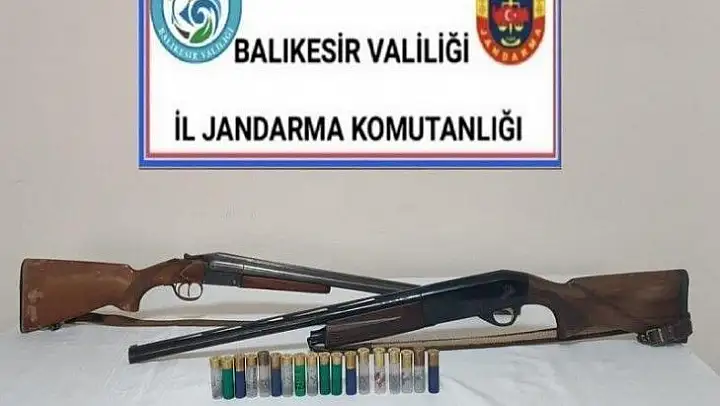 Balıkesir'de jandarma 12 aranan şahsı yakaladı