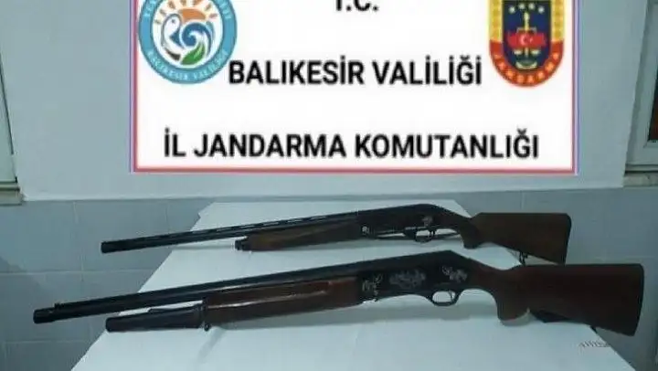 Balıkesir'de jandarma 14 aranan kişiyi yakaladı