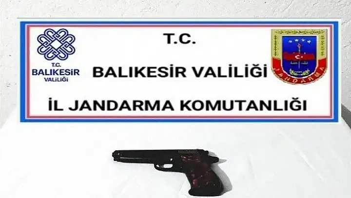 Balıkesir'de jandarma 14 aranan şahsı yakaladı