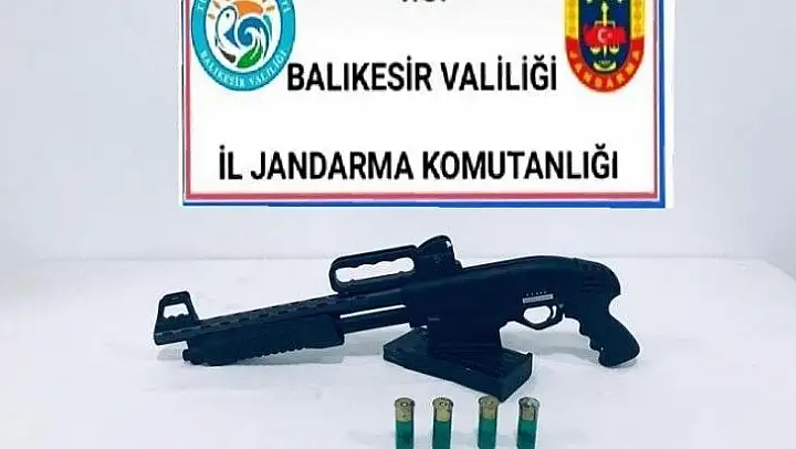 Balıkesir'de jandarma 16 aranan şahsı yakaladı