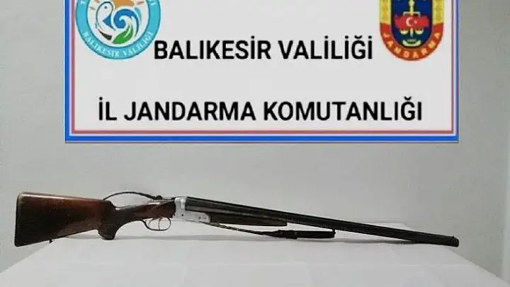 Balıkesir'de jandarma 18 aranan şahsı yakaladı