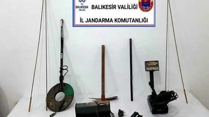 Balıkesir'de jandarmadan 6 şahsa tarihi eser ve uyuşturucu operasyonu