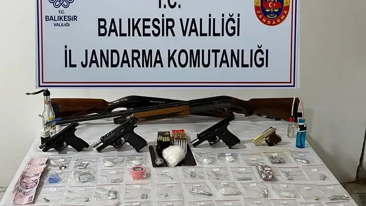 Balıkesir'de jandarmadan kaçakçılık ve uyuşturucu operasyonu: 53 şüpheli yakalandı