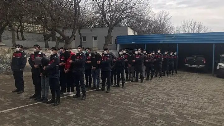 Balıkesir'de jandarmadan uyuşturucu operasyonu: 12 gözaltı