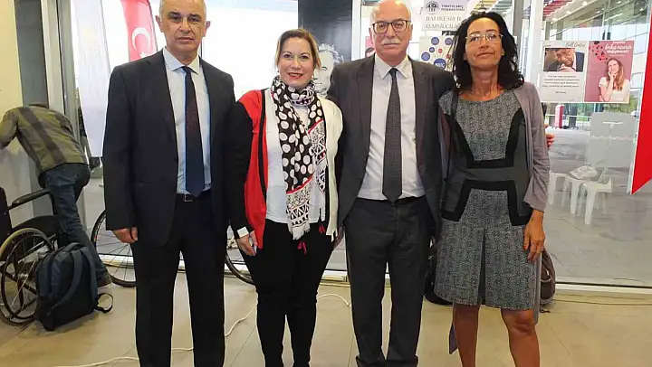 Balıkesir'de kadın briççiler dünya ikincisi oldu