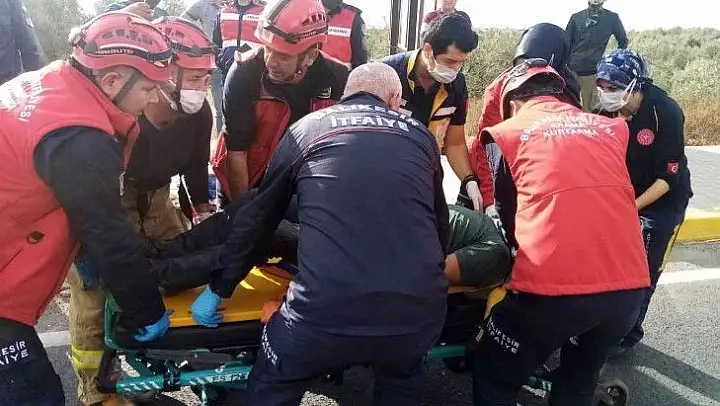 Balıkesir'de kamyonetle tır çarpıştı: 1 yaralı