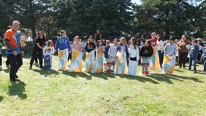 Balıkesir'de köyde bahar şenliği yapıldı