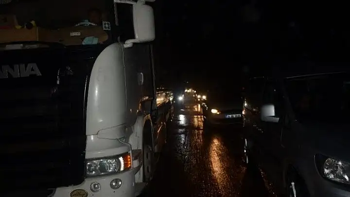 Balıkesir'de otoyolunda uzun kuyruklar oluştu