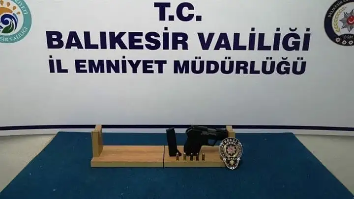 Balıkesir'de polis 13 aranan şahsı yakaladı