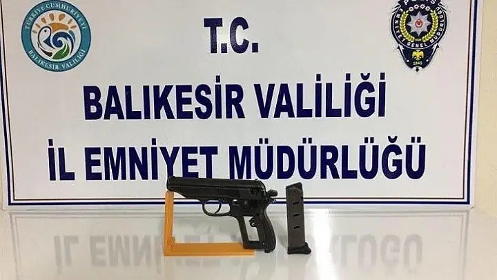 Balıkesir'de polis 16 aranan şahsı yakaladı