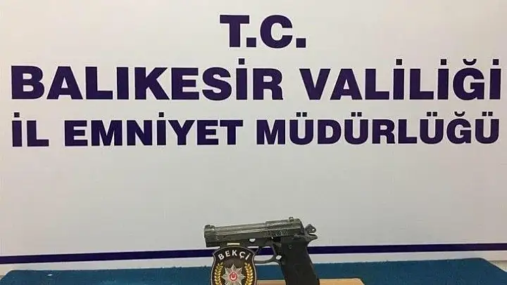 Balıkesir'de polis 17 aranan şahsı yakaladı