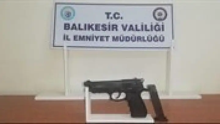 Balıkesir'de polis 17 aranan şahsı yakaladı