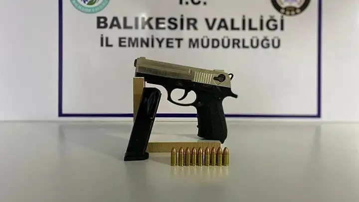Balıkesir'de polis 20 aranan şahsı yakaladı