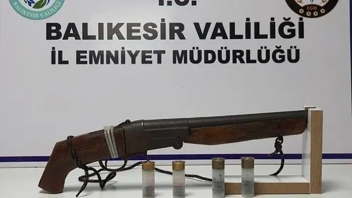 Balıkesir'de polis 20 aranan şahsı yakaladı
