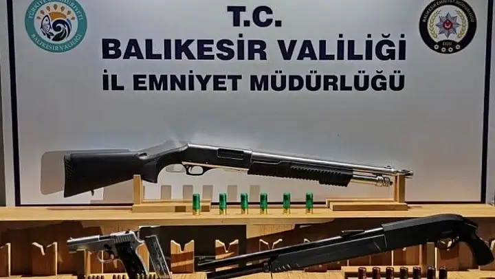 Balıkesir'de polis 24 aranan şahsı yakaladı
