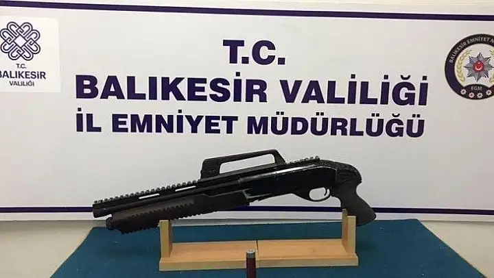 Balıkesir'de polis 9 aranan şahsı yakaladı
